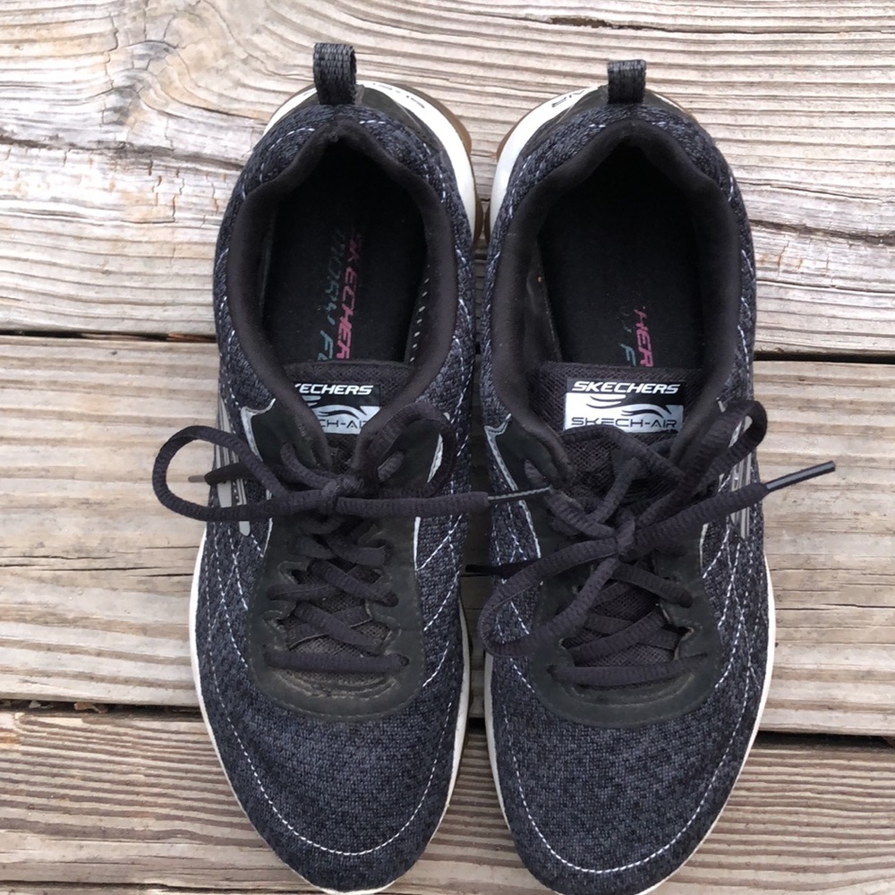 Sketchers womens size 9 black athletic shoes. - Picture 4 of 9